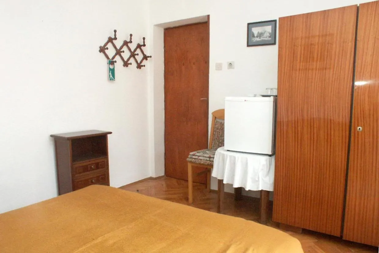 Rooms With A Parking Space Rovinj - 2245 Pensjonat